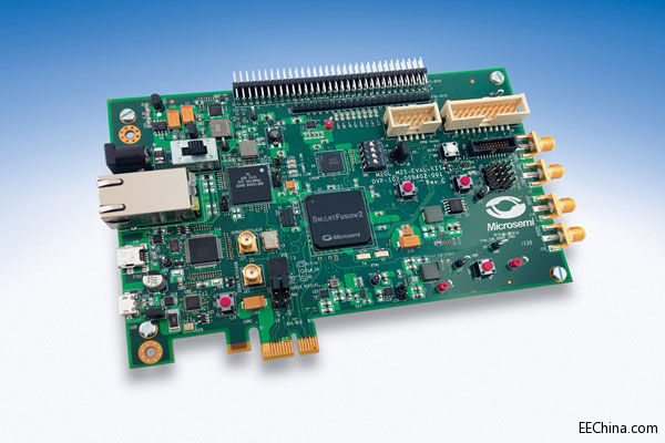 ����ɭ���l������SmartFusion2 SoC FPGA�u�y�����׼�