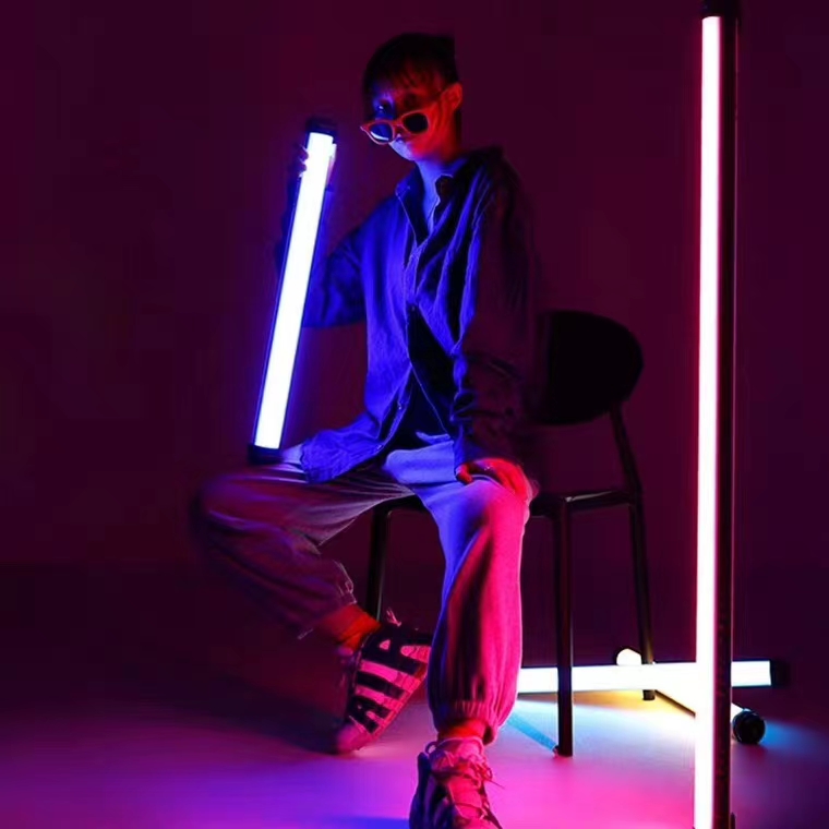 ��RGB�ֳ��a����������������� �ι��p��늳����������{��оƬFP7208��PWM�Ȳ��Dģ�M�{�⣬�o�l�W]