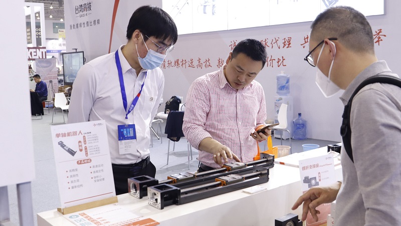 ֱ��ģ�M���ӱ��B(y��ng)�ź�����