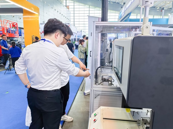 ֱ��ģ�M�����g�C����������Щ���g����