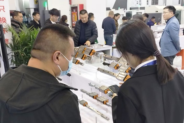 �L����܉������Д�������B��