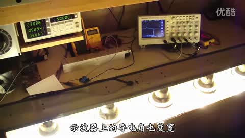 ������TRIAC���{��LED������Q����ҕ�l